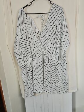 torrid White and Black Geometric V-Neck Tunic